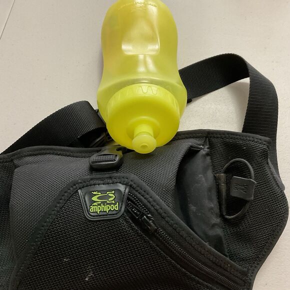 Amphipod Running Bottle Holder With Water & 3 Packets Of Energy Gel - Picture 4 of 9
